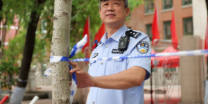 冰城老民警：岁月为尺  丈量护考路上的坚守与温情