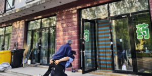 风雨无阻护民生！冰城民警定格一幕幕温情瞬间