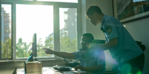 脚步丈民情 茶香暖人心：  一位老警察的“群众工作经”