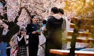 藏蓝守护冰城春花季 共绘平安旅游画卷