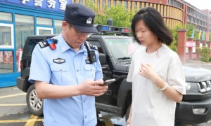 【高考暖心事】考生证件遗落正着急 民警紧急接送真给力